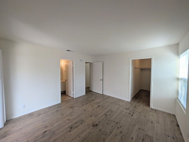 Building Photo - Corner Lot Home in Escondido!