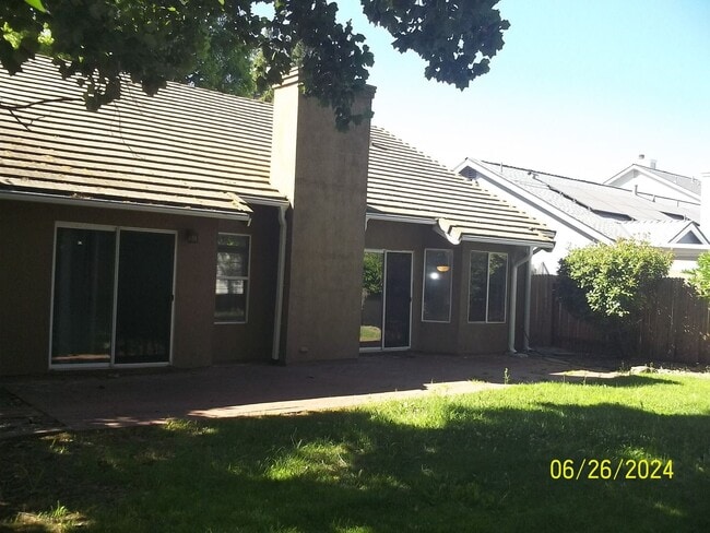 Building Photo - Woodcreek Oaks area home on quiet street