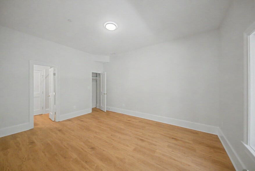 Building Photo - 10205 Sorrel Ave