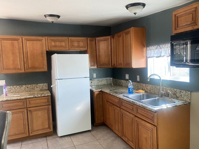 Building Photo - 40094 Sunset Ln