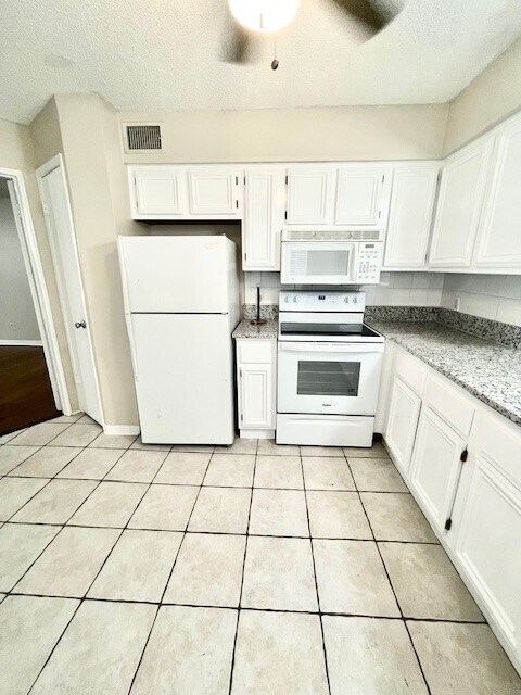 Building Photo - 12200 Overbrook Ln