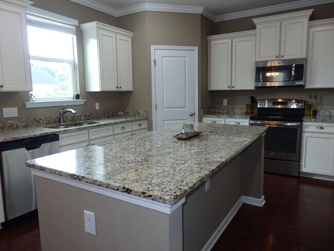 Building Photo - Look No Further. You Have Found Home!!! Av...