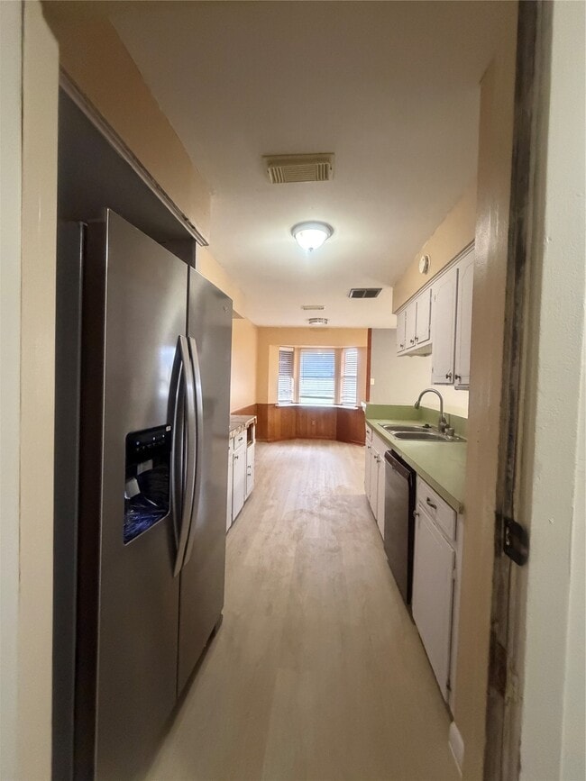 Building Photo - 10831 Overlea Dr