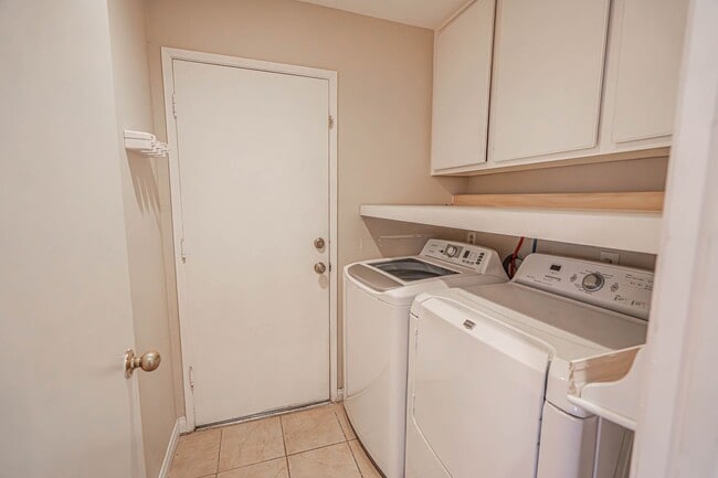 Building Photo - Spacious 3-Bedroom Home with Large Backyard on a Cul-de-Sac in Saugus!