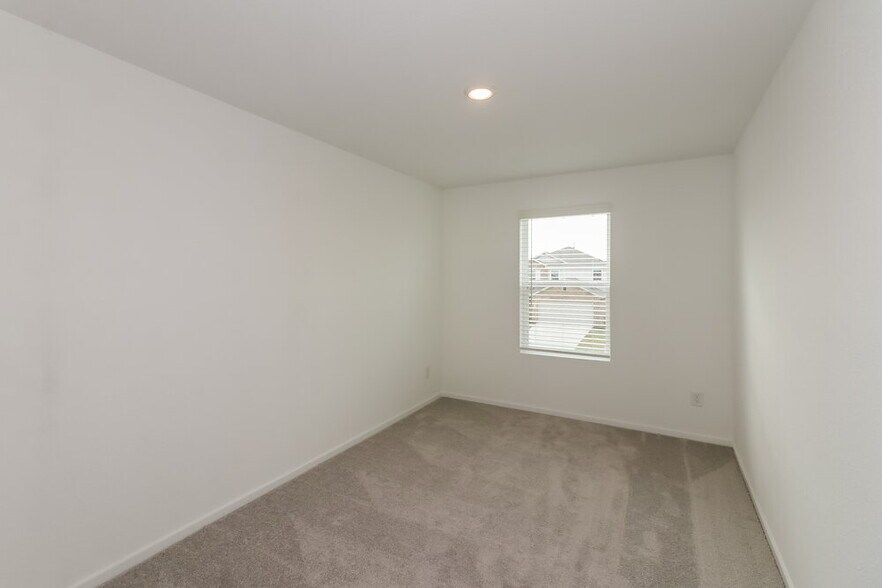 Building Photo - 16730 Old Wagon Wy