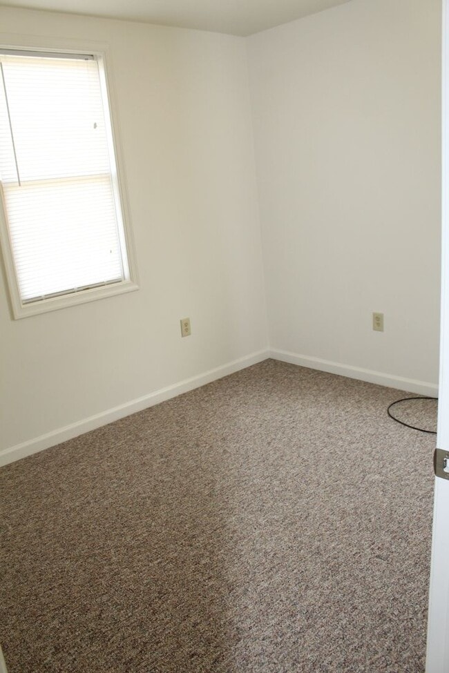 Building Photo - Single Family Home