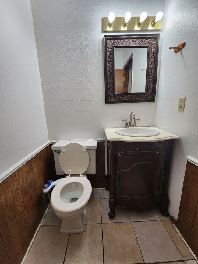 Building Photo - Cute 3 bedroom Townhome in Shawnee!