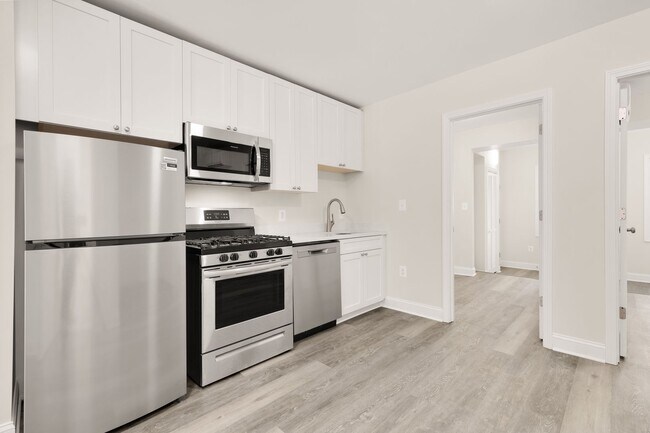 Building Photo - Newly Renovated 3BR/1BA - WASHEY/DRYER - I...