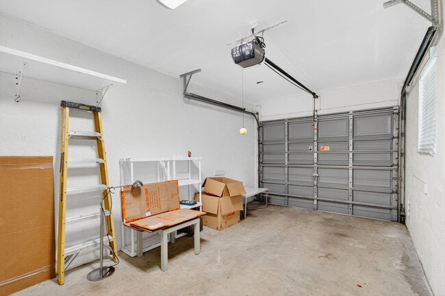 Building Photo - 858 Jeffery St