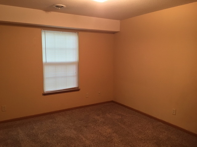 Building Photo - Pre-Leasing for 26/27 School Year