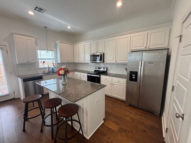 Building Photo - 1117 Briar Gate