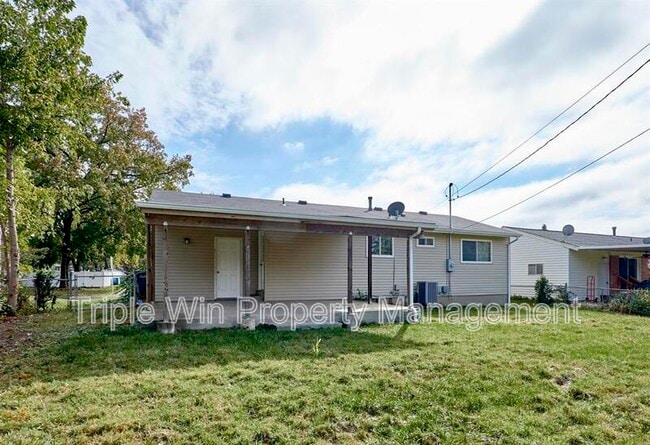 Building Photo - 2325 Golfway St