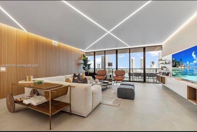 Building Photo - 5000 Island Estates Dr