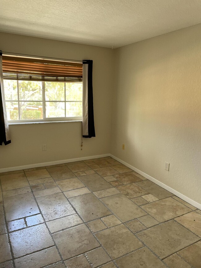 Building Photo - 160 Yacht Club Way