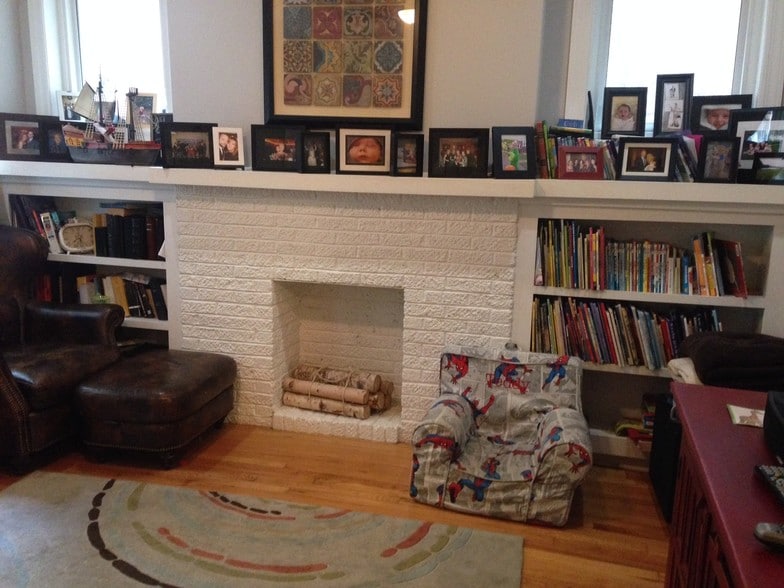 Living room - 2710 W Giddings St