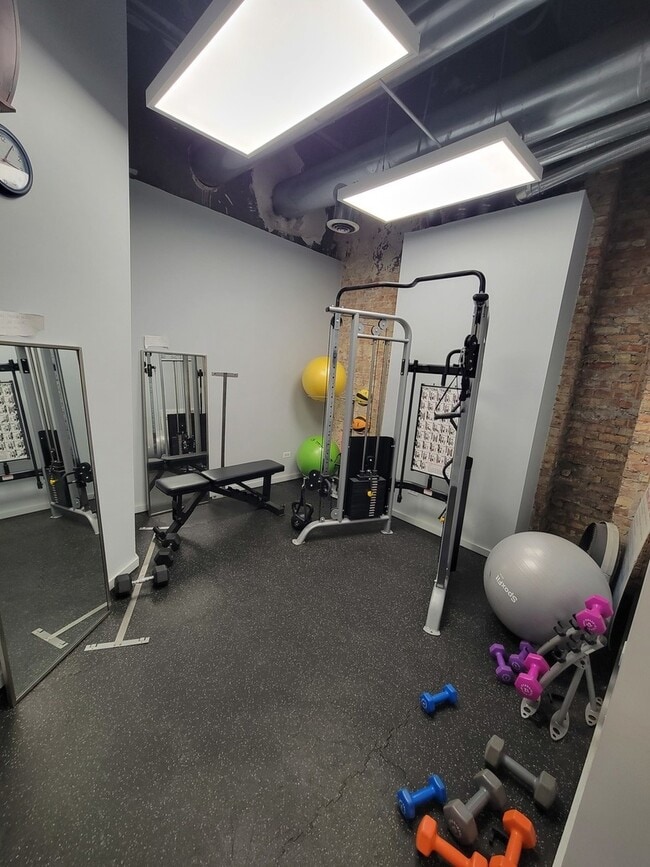 Building Photo - 1528 S Wabash Ave