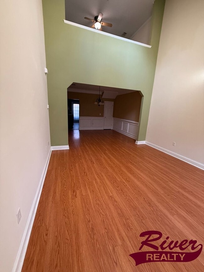 Building Photo - 3 Bedroom 2 Bath Townhome