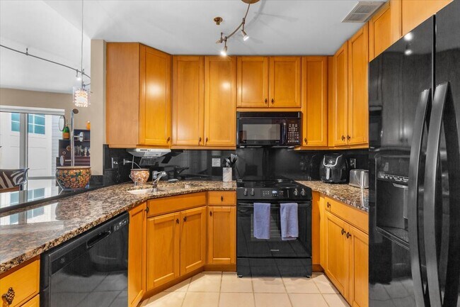 Building Photo - 57 E Delaware Pl