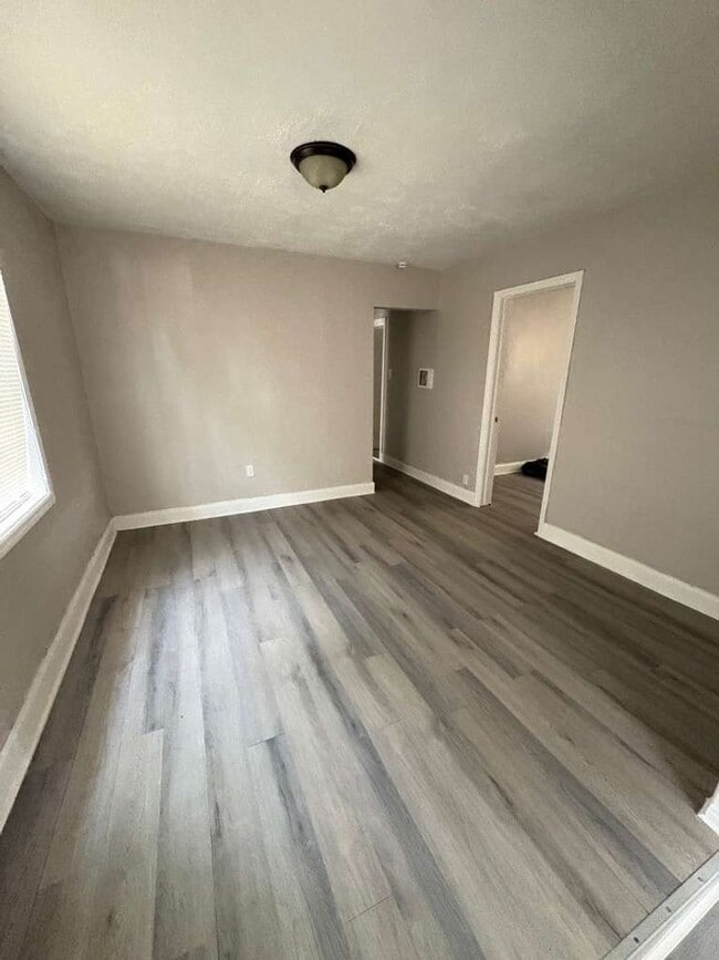 Building Photo - Spacious Home Available in Tampa! 5bed | 2baths