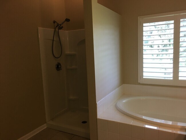 Building Photo - Beautiful Home Located in Great Community with all the Amenities.