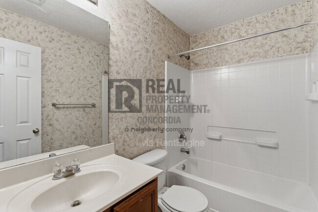 Building Photo - 1518 Hamden Dr