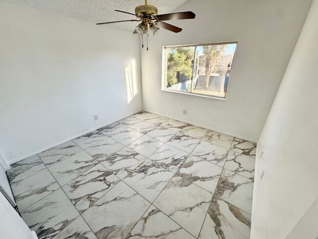 Building Photo - Beautiful cul-de-sac Home