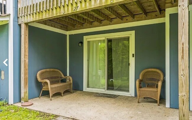 Building Photo - Beautiful Unit overlooking the Little Cree...