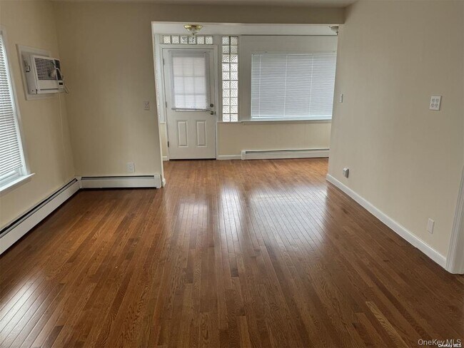 Building Photo - 44 Graywood Rd