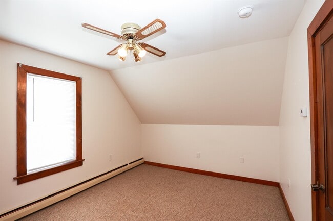 Building Photo - 25 Blucher St