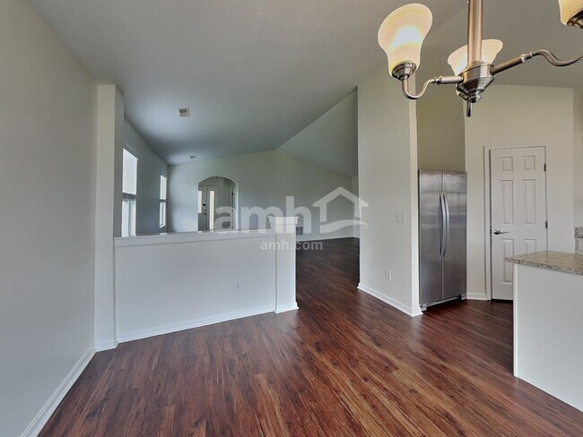 Building Photo - 10248 Meadow Glen Dr