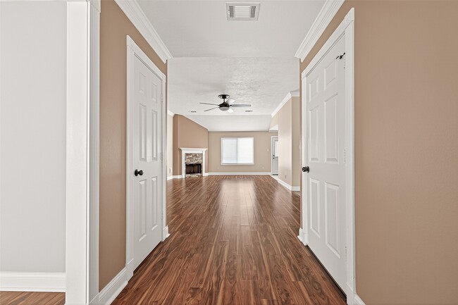 Building Photo - 6606 Wide Creek Dr