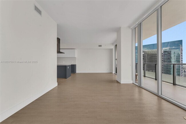 Building Photo - 1300 Brickell Bay Dr