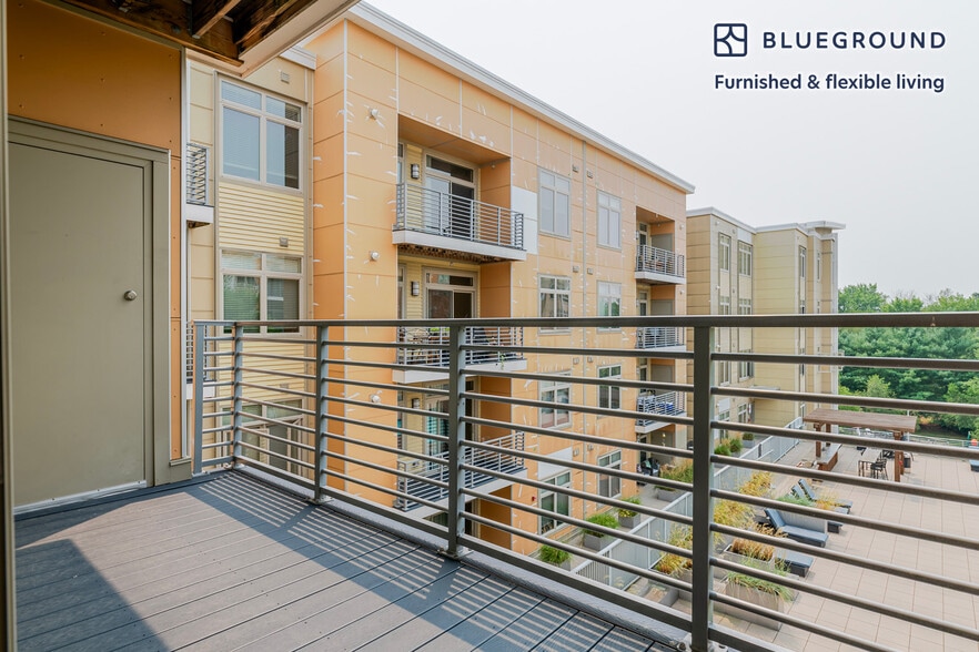 Building Photo - 36 River St