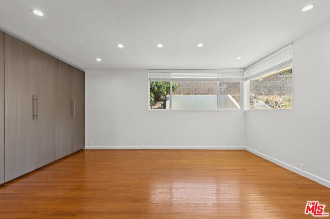 Building Photo - 10421 Beckford Ave
