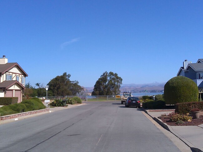 Building Photo - Sunset Terrace 3 bedroom, 2 bath house, 2 car garage in Los Osos