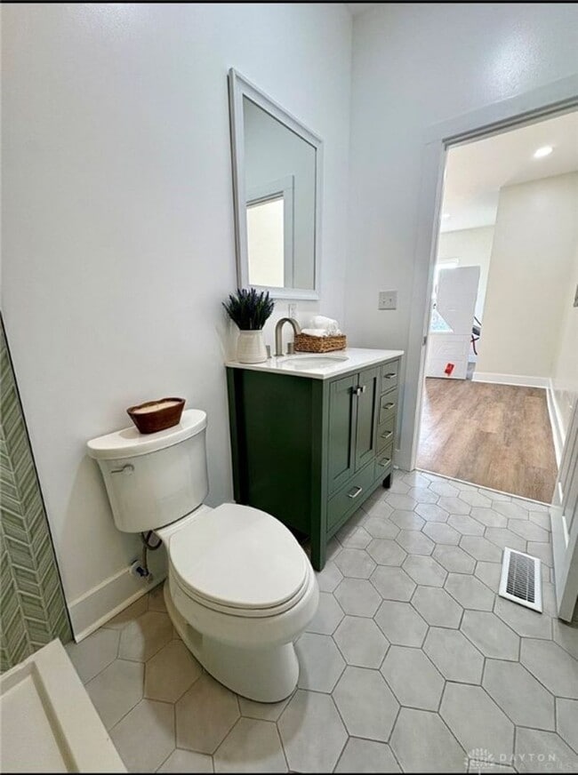 Building Photo - Completely updated bungalow in Historic So...