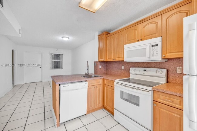 Building Photo - 2575 SW 27th Ave