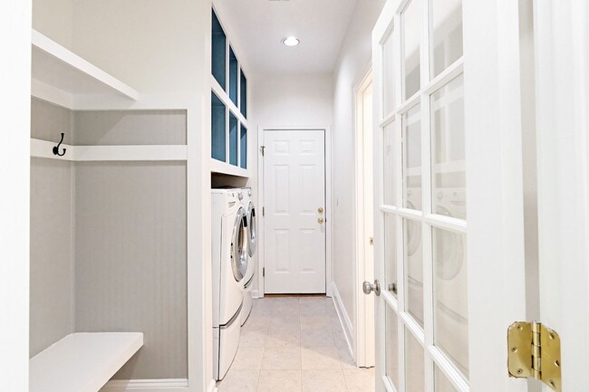 Building Photo - Pet-Friendly 4 Bedroom Home in Forest Lakes South