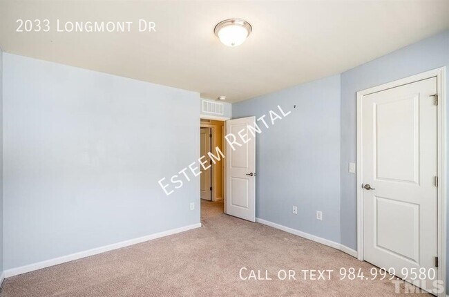 Building Photo - 2033 Longmont Dr