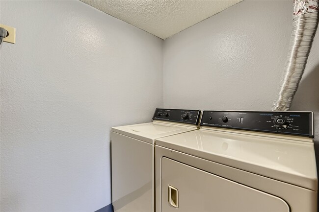 Building Photo - Fantastic 1 bed/bath condo for rent facing...