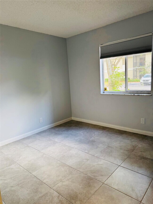 Building Photo - 313 Gardens Dr