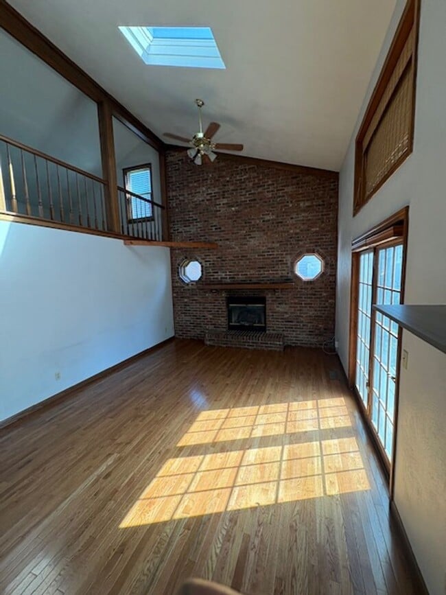 Building Photo - Beautiful Home in Peoria just off of University St. 3 Bedroom / 3.5 Bath