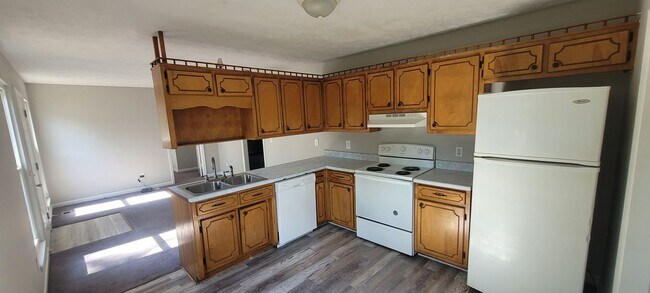 Building Photo - 124 Meadowbrook Dr