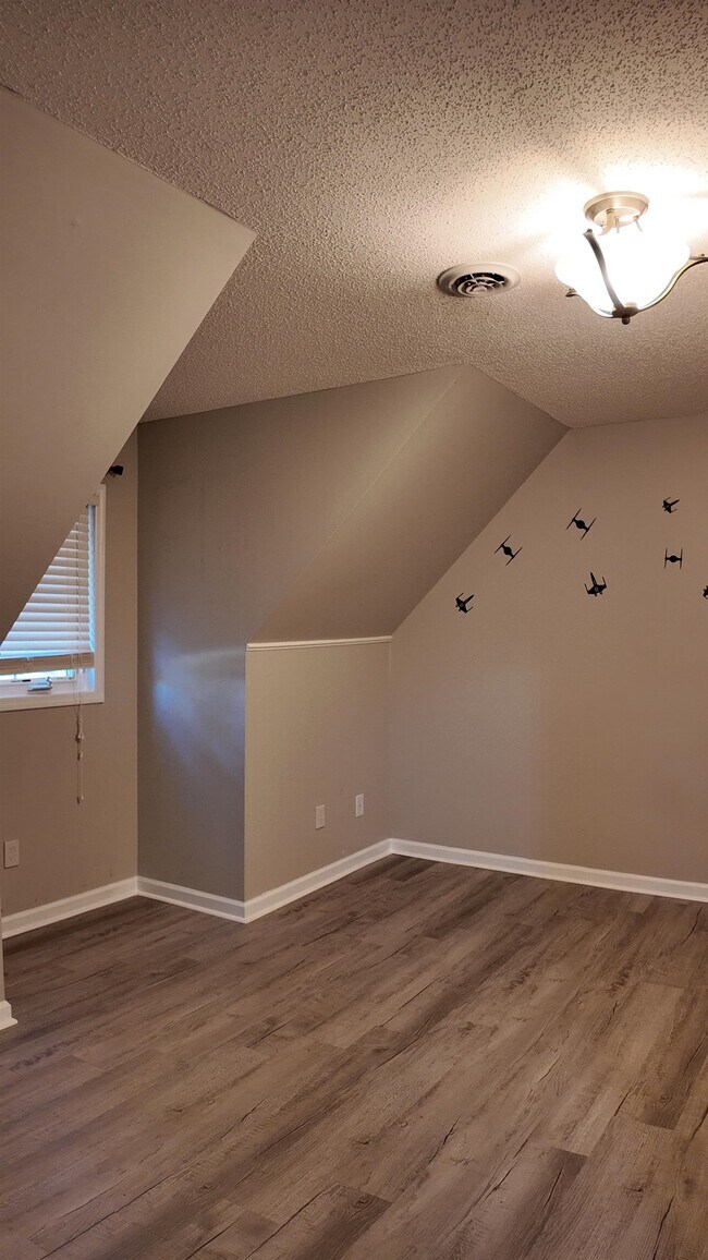 Building Photo - 613 62nd Ave N