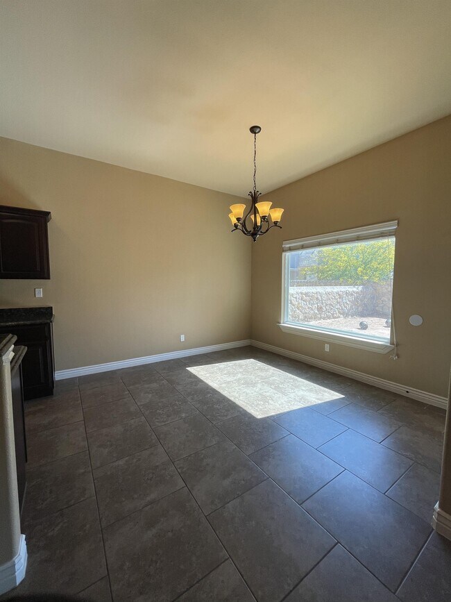 Building Photo - 3724 Coco Palm Dr