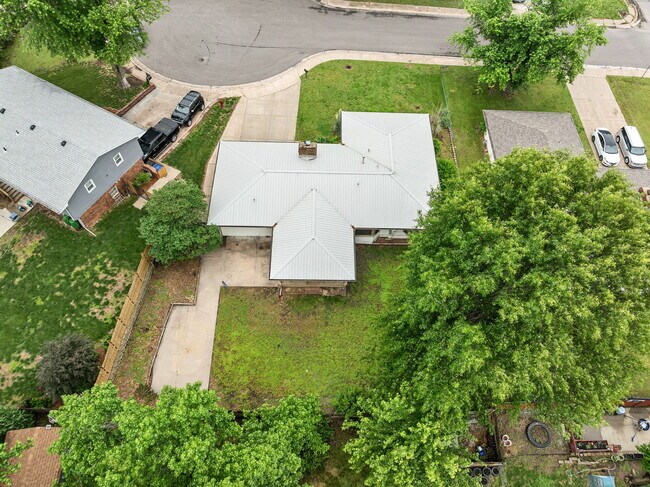 Building Photo - 1306 Brookfield Ln