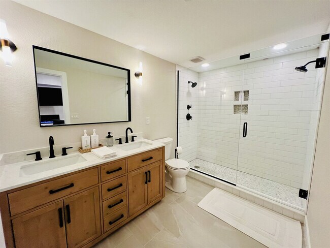 Building Photo - 15557 W 95th Ave