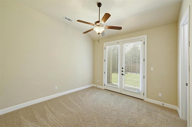 Building Photo - 211 Lake Como Dr