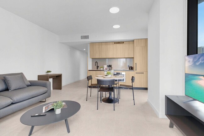 Building Photo - 501 NE 1st Ave