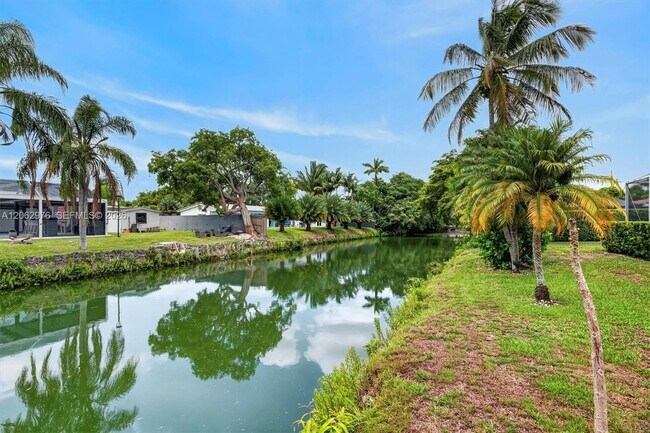 Building Photo - 16840 SW 87th Ave